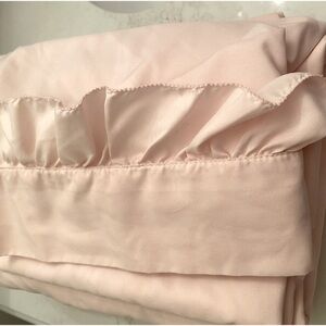 EUC KING SIZE SET OF SHEETS IN PINK MICROFIBRE
